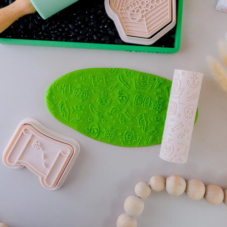Eco Textured Roller - Pirate - Green - detail view | Travel & Tide