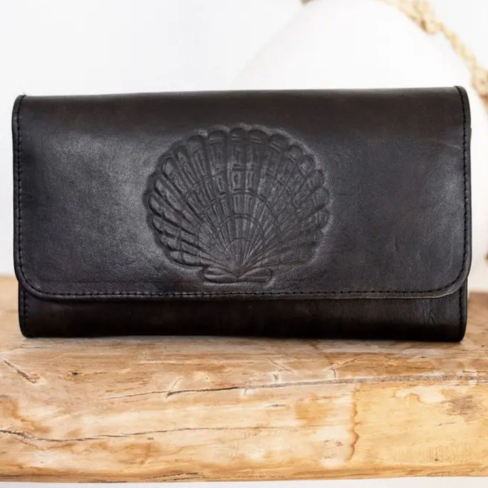 Koa Wallet - Noir - styled shot | Travel & Tide