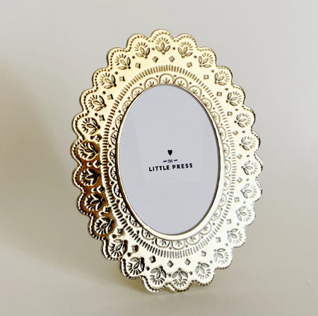 Oval Faux-tin frame - detail view | Travel & Tide