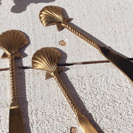 Gold Clam Shell Spreader - detail view | Travel & Tide