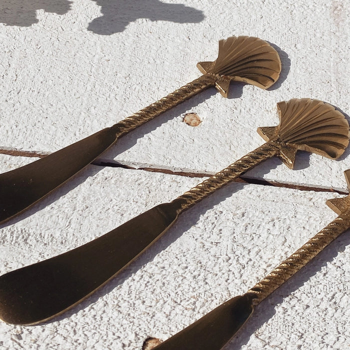 Gold Clam Shell Spreader - close up | Travel & Tide