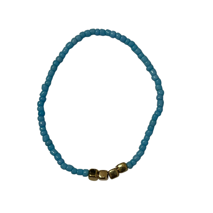 Stretch Beaded Bracelet with Gold Feature - close up | Travel & Tide