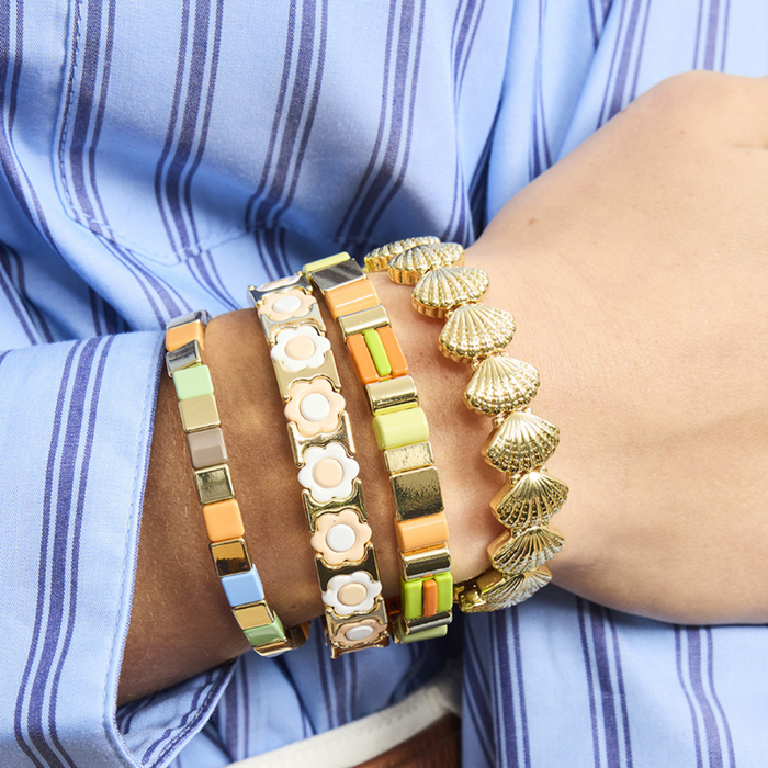 Gold Sea Shell Bracelet - detail view | Travel & Tide