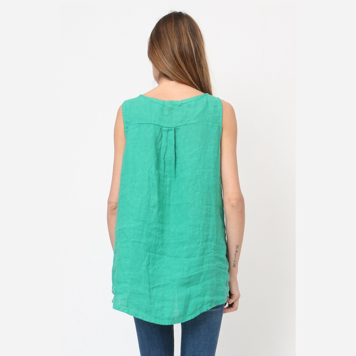 100% linen tank top back view showing back pleat and curved hem worn by model

